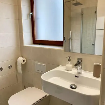 Spacious In A Quiet Neighbourhood + Private Parking * Liubliana