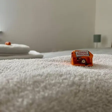 Spacious In A Quiet Neighbourhood + Private Parking *