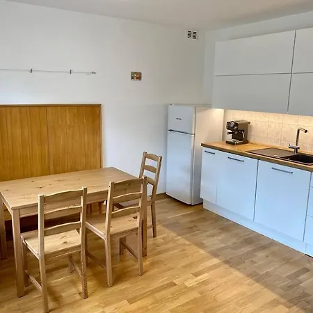 Апартаменты Spacious In A Quiet Neighbourhood + Private Parking