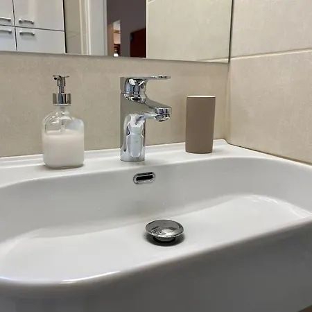 Spacious In A Quiet Neighbourhood + Private Parking Apartman Ljubljana