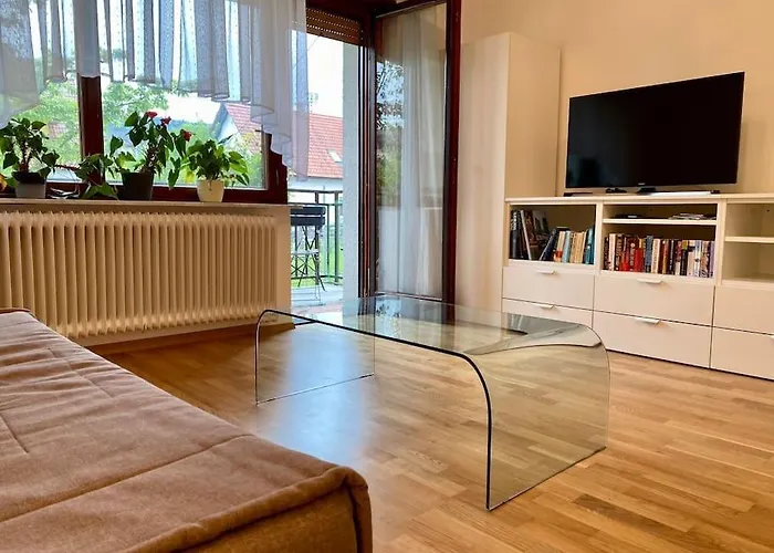 Spacious In A Quiet Neighbourhood + Private Parking 류블랴나