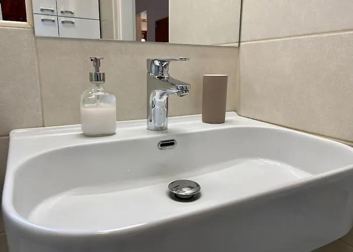 Spacious In A Quiet Neighbourhood + Private Parking 公寓 卢布尔雅那