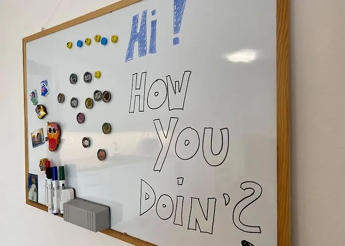 Spacious In A Quiet Neighbourhood + Private Parking Appartamento