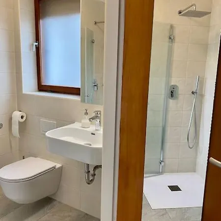 Spacious In A Quiet Neighbourhood + Private Parking