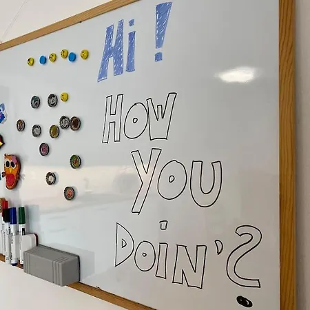 Spacious In A Quiet Neighbourhood + Private Parking Apartment